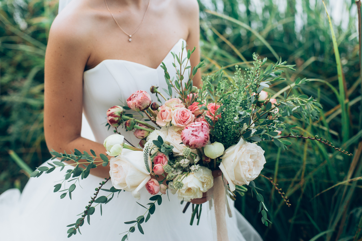 spring wedding flowers dress