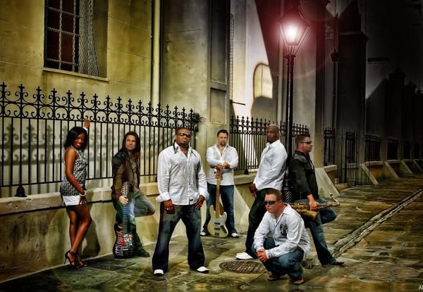 MoJeaux : College Dance Band