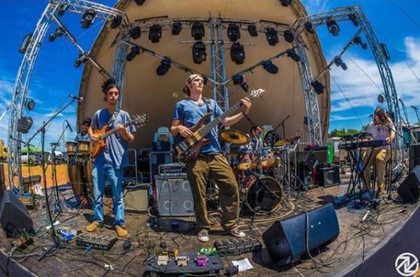 Little Raine Band : High School Party Band